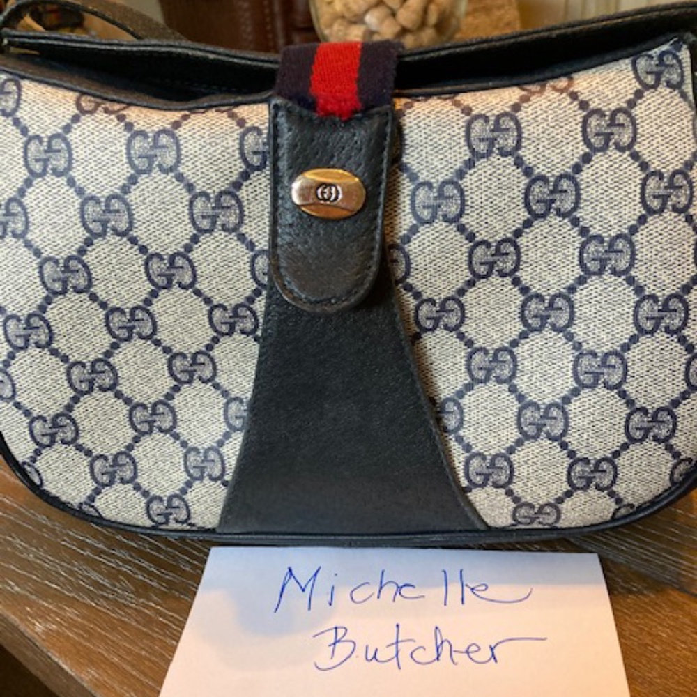 Vintage Gucci mini crossbody bag!